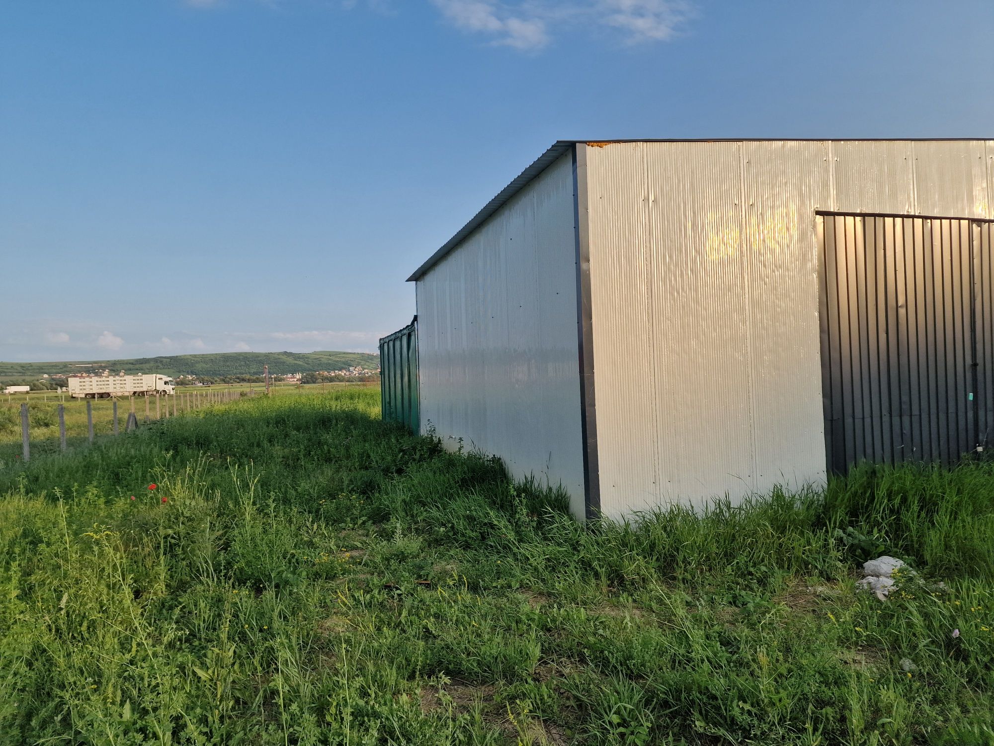 Vand container maritim , hala metalica urgent