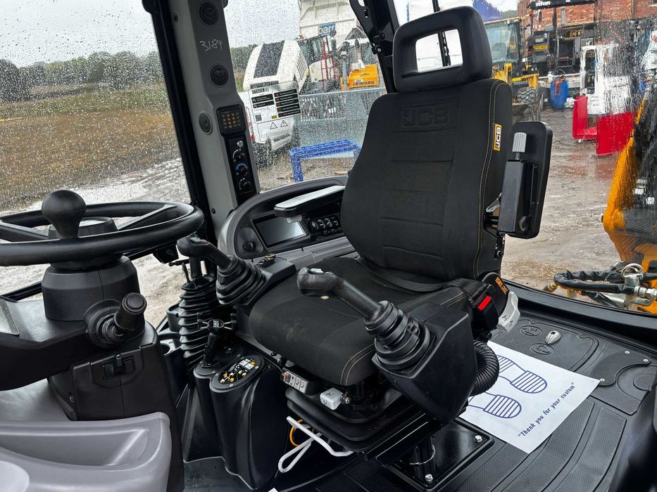 Cînd  JCB 3 cx 2024