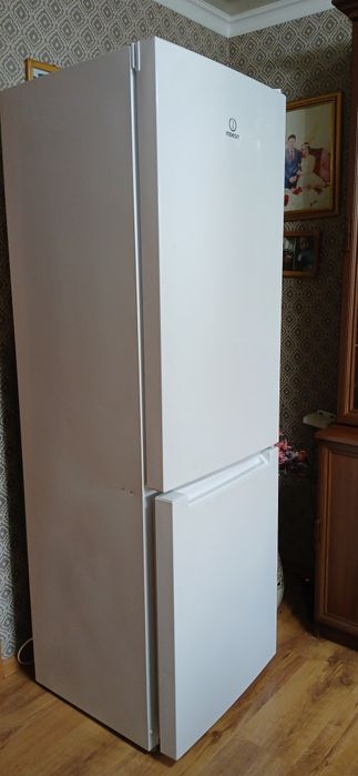 Холодильник Индезит продам 90 тыс