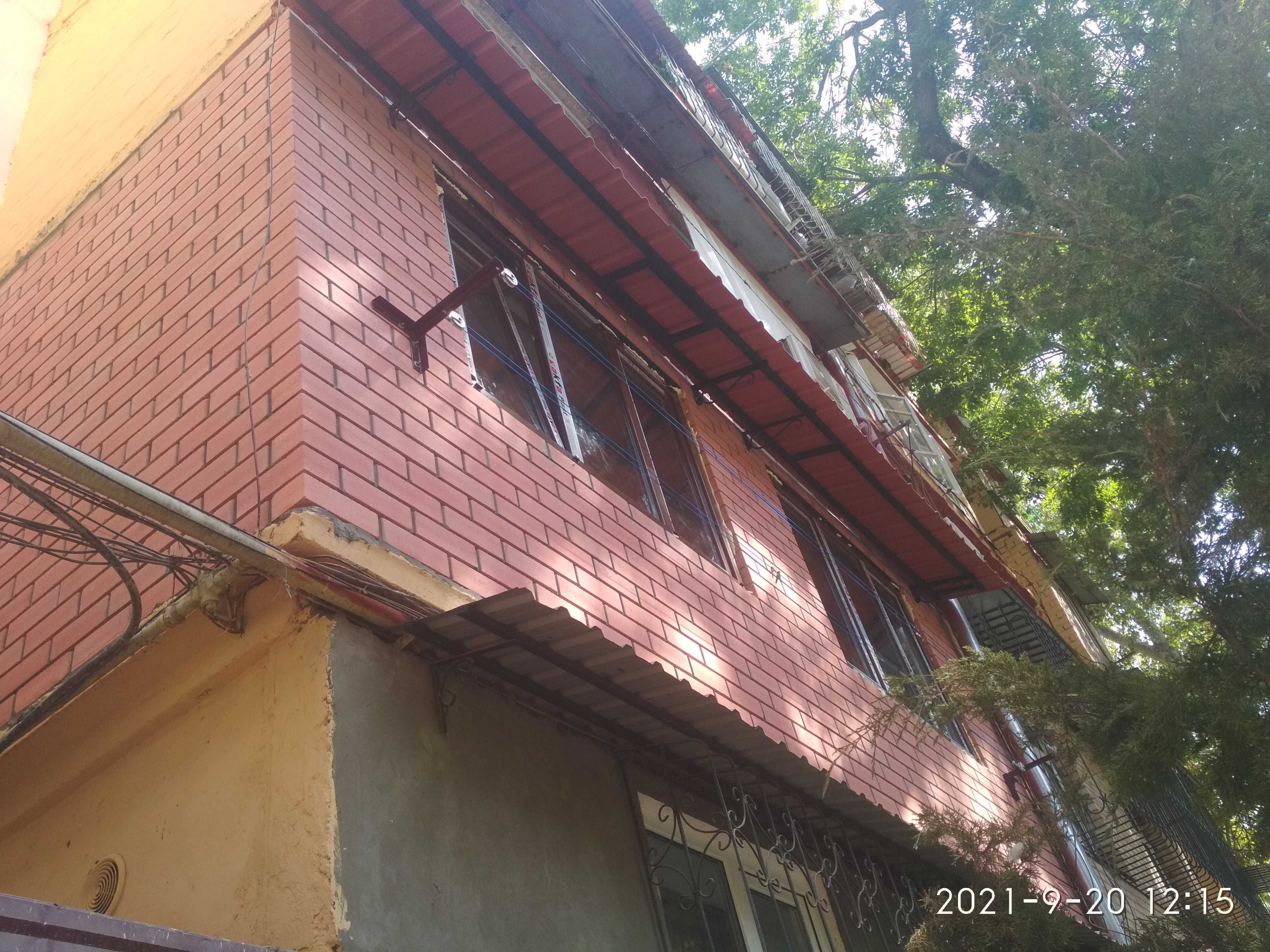 Кладка кирпича на балконе