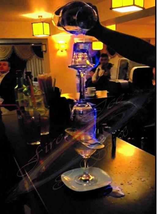 Barmani pentru evenimente. Bar mobil. Open bar. Tort de shoturi, etc.