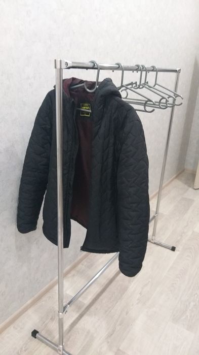 Вешалка  для  одежды  любой. новая