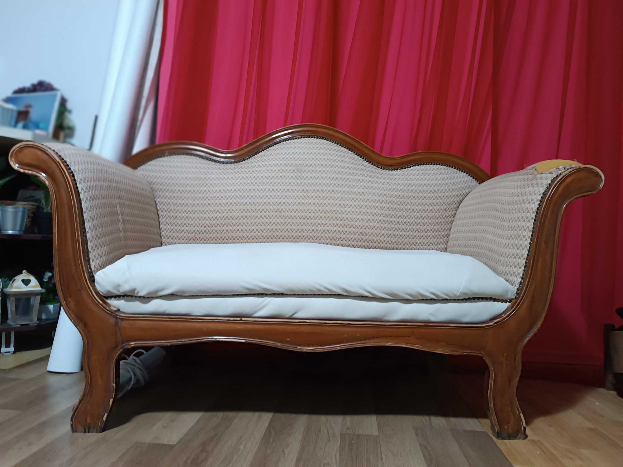 Sofa veche pentru reconditionat