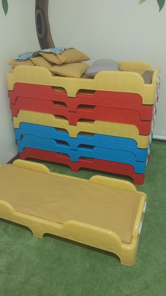 Stul parta kravatchalar sotiladi