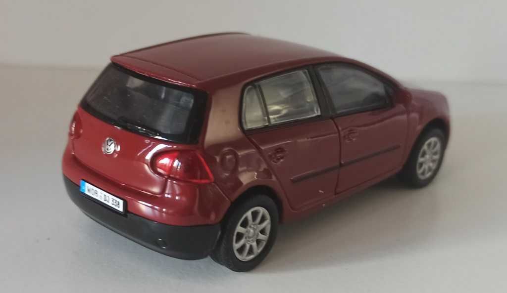 Macheta Volkswagen Golf 5 V - Welly 1/36 VW