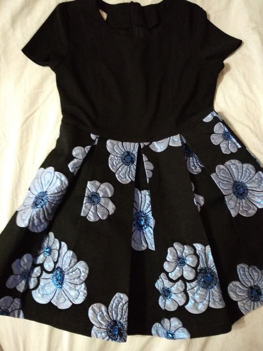 Продам платье  для девушки