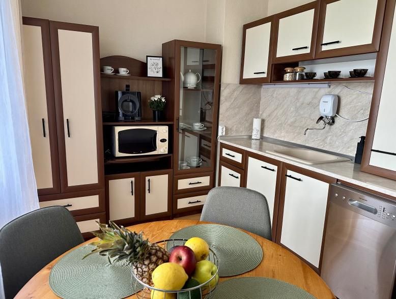 Дава се под наем Тристаен апартамент в Пловдив, Кючук Париж - 90 кв.м за 484.5 € - Снимка #3