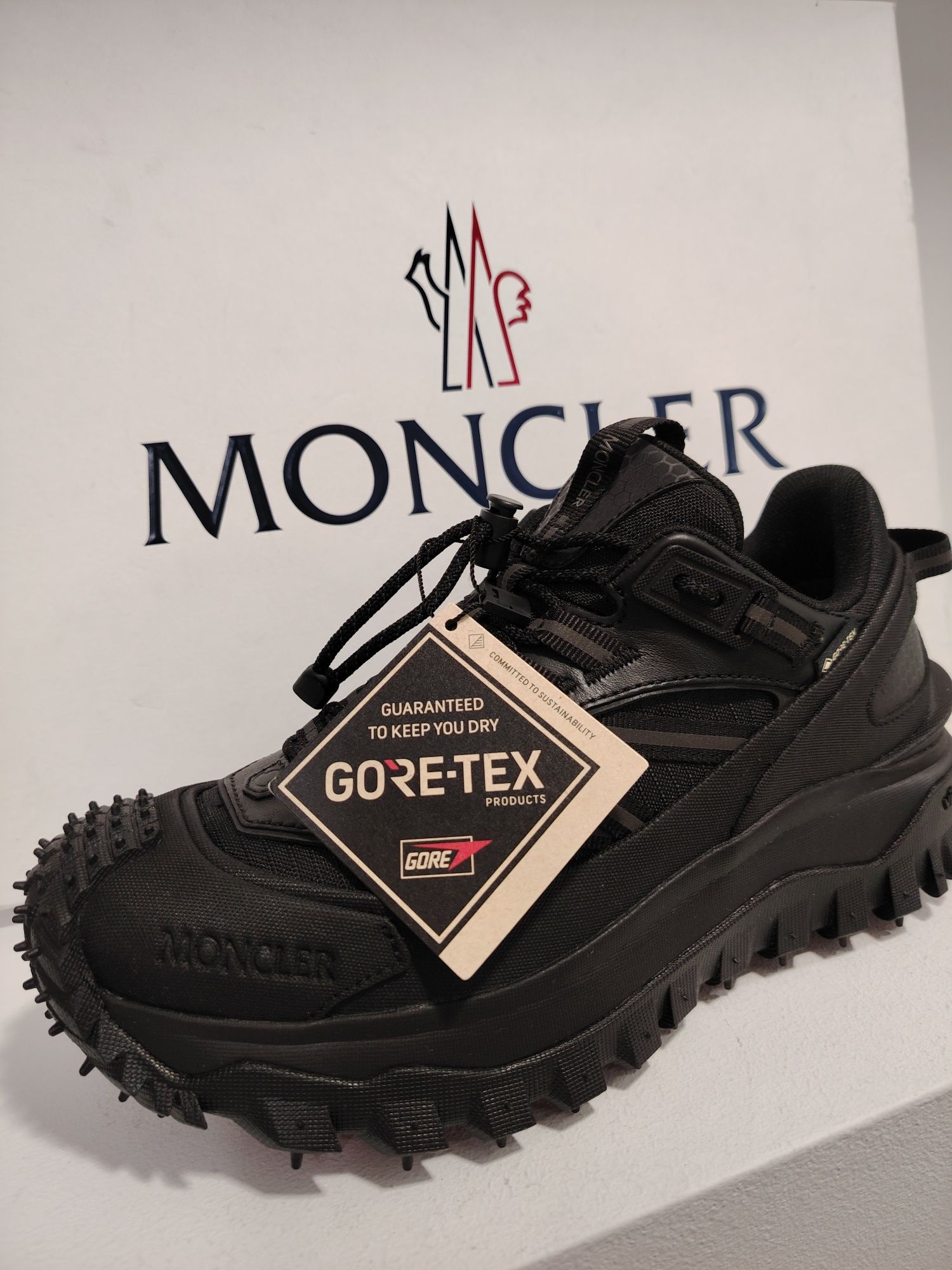MONCLER кецове .