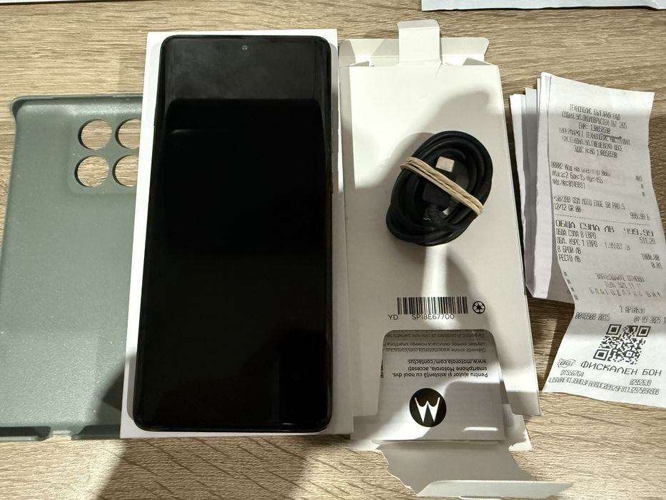 Продавам Motorola edge 60 pro 12/512 gb.