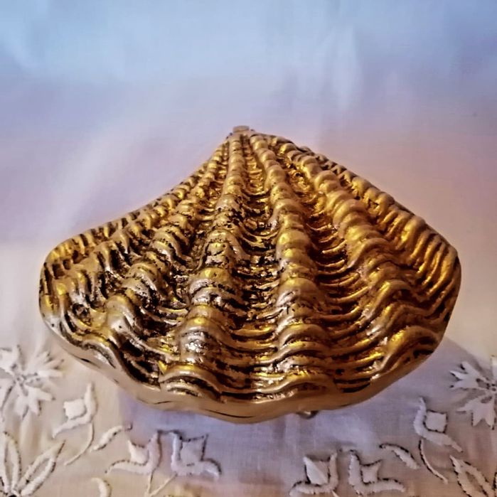 Месингов свещник и бижутера