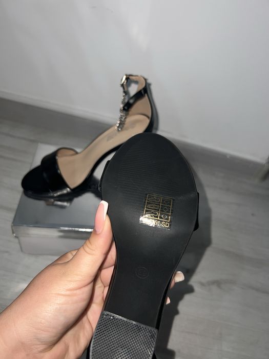 sandale cu toc,noi nepurtate,marimea 39