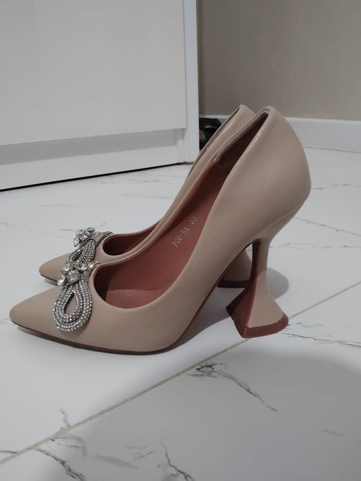 Екы туфли 1)35 2)34