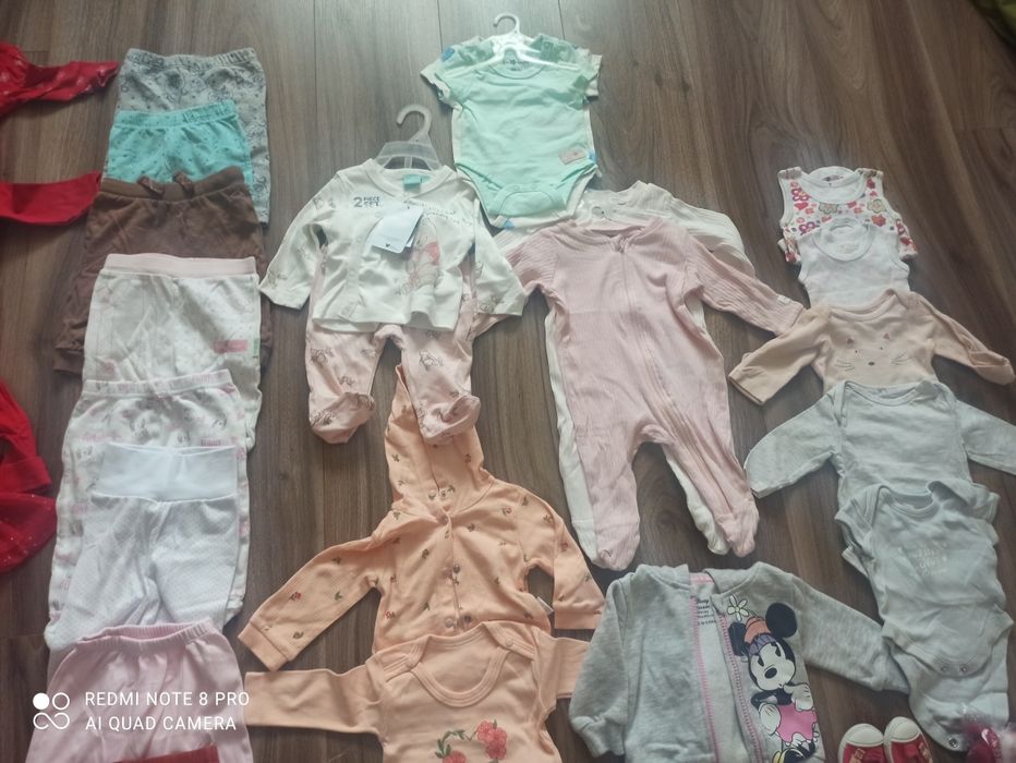 Vând lot haine bebe  0-3 luni fetiță