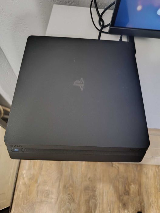 PlayStation 4 slim
