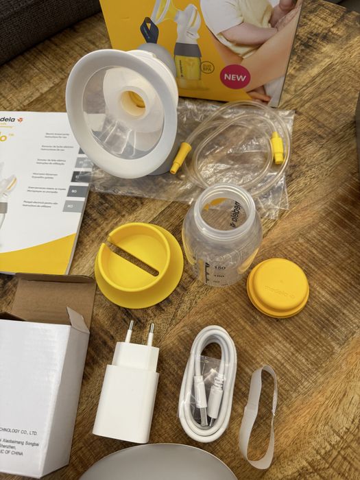 Medela Solo - Двуфазна електрическа помпа за кърма + шише и фуния