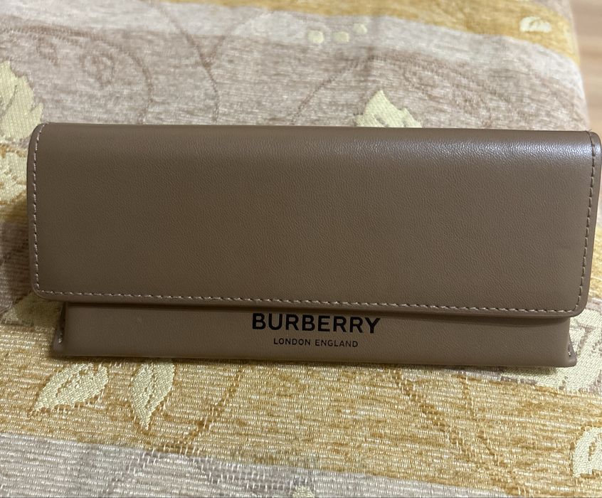 Чисто нови unsiex слънчеви очила Burberry модел B3146