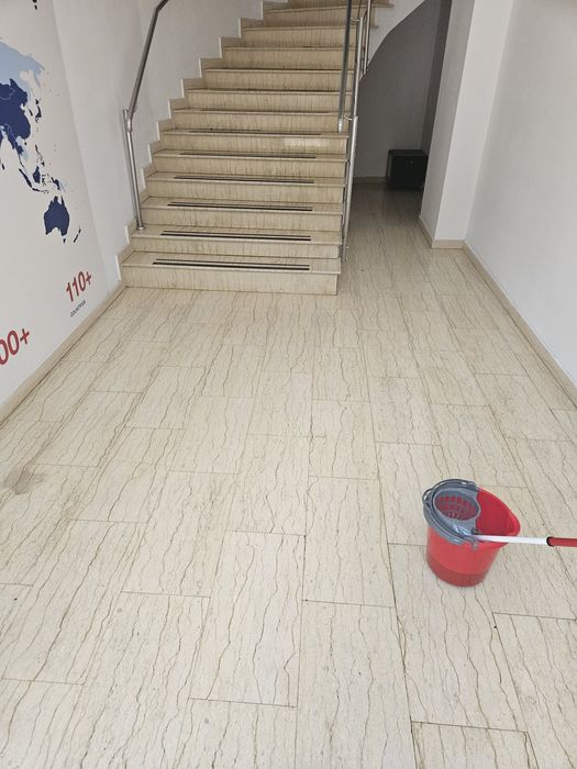 Firma de curatenie pentru scari de bloc si birouri