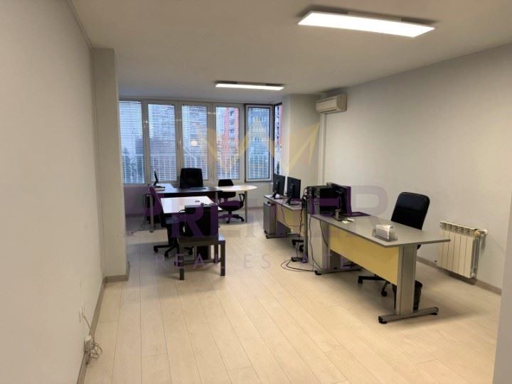 Продава се Тристаен апартамент в София, Гоце Делчев - 129 кв.м за 2907 €/кв.м - Снимка #2