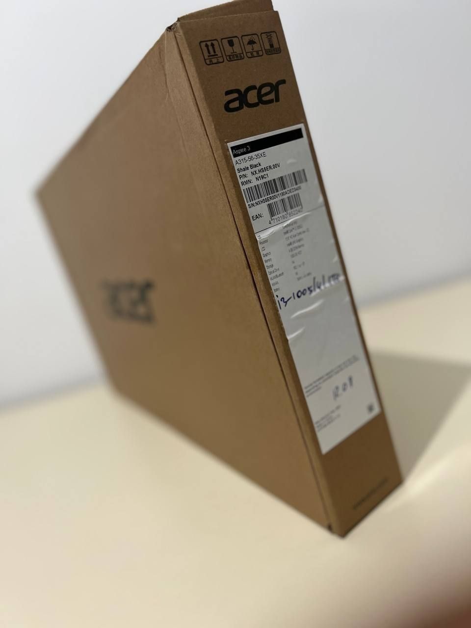 Acer Aspire 3 
цвет : Черный (Black)
Экран: 15,6 HD
Виде