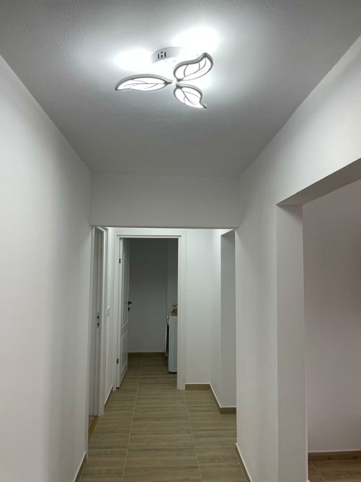 Apartament cu 3 camere  de închiriat
