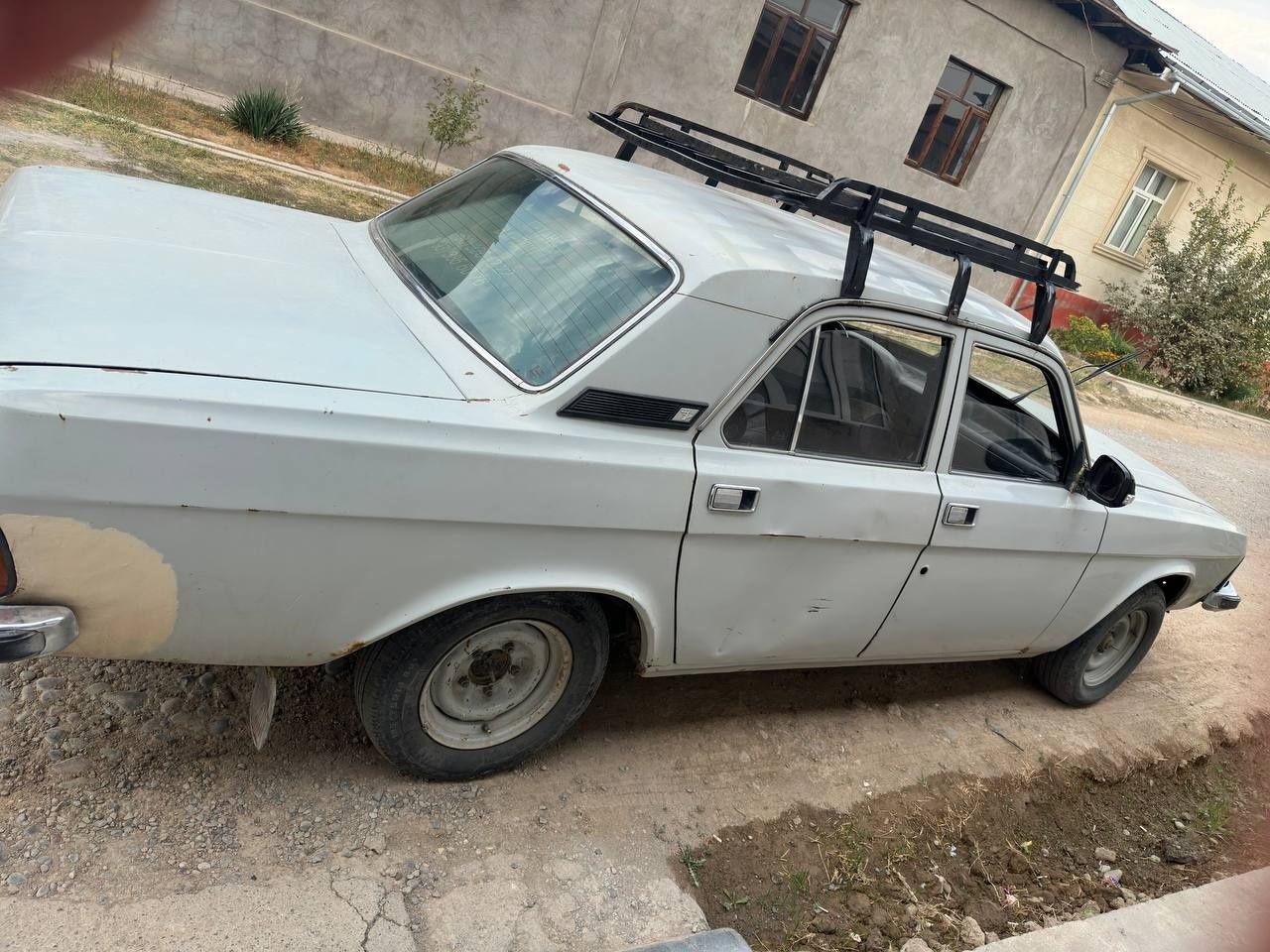 Sotiladi volga yaxshi moshina