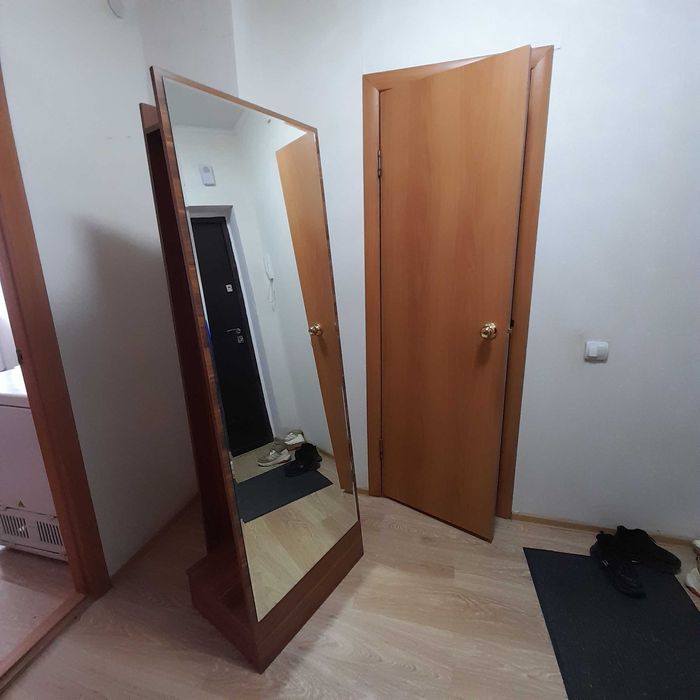 Зеркало напольное
