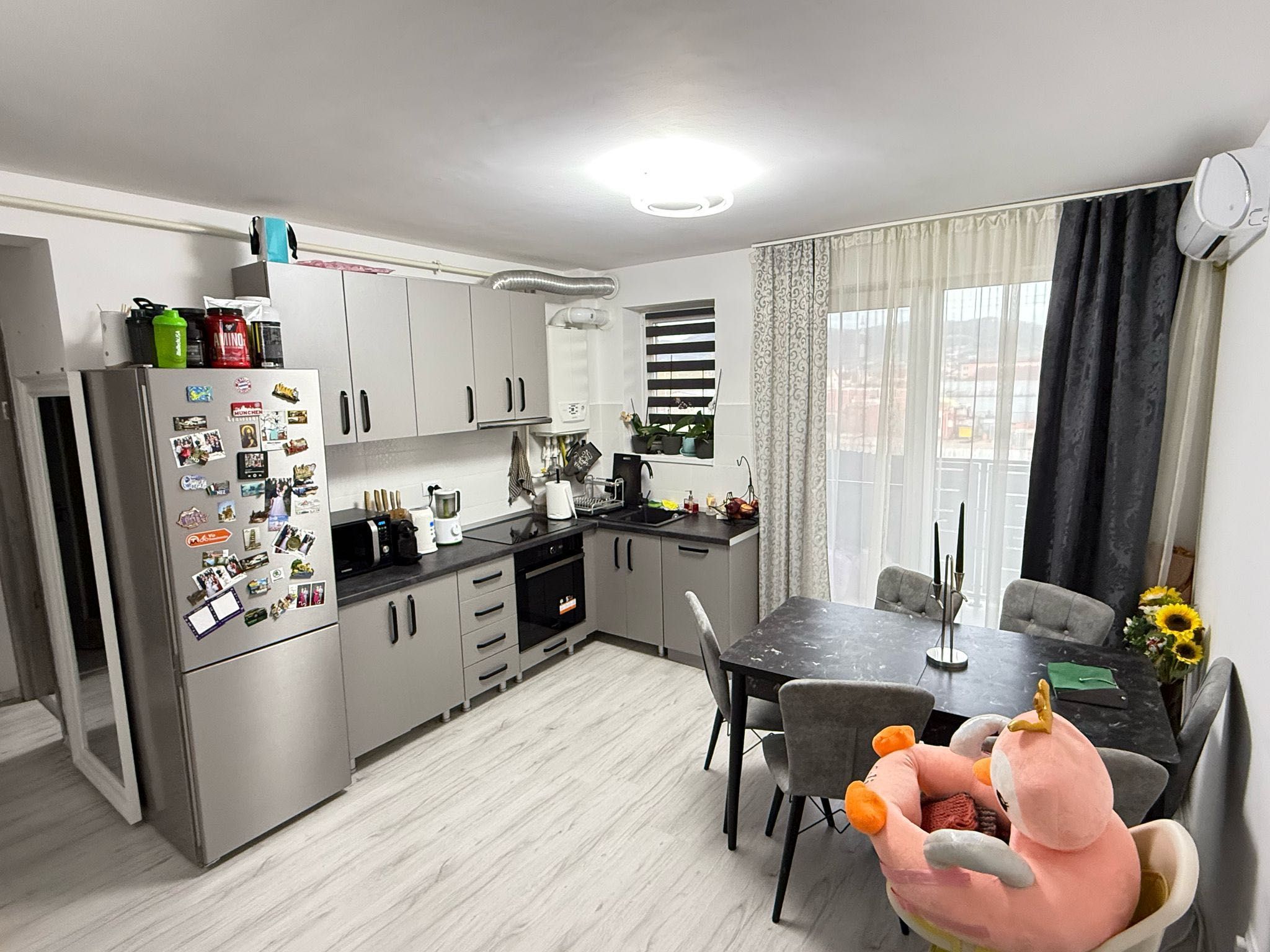 Apartament de vânzare în bloc nou, complet mobilat și utilat.