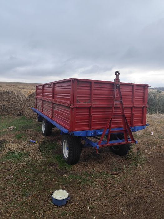 Vând remorca agricola