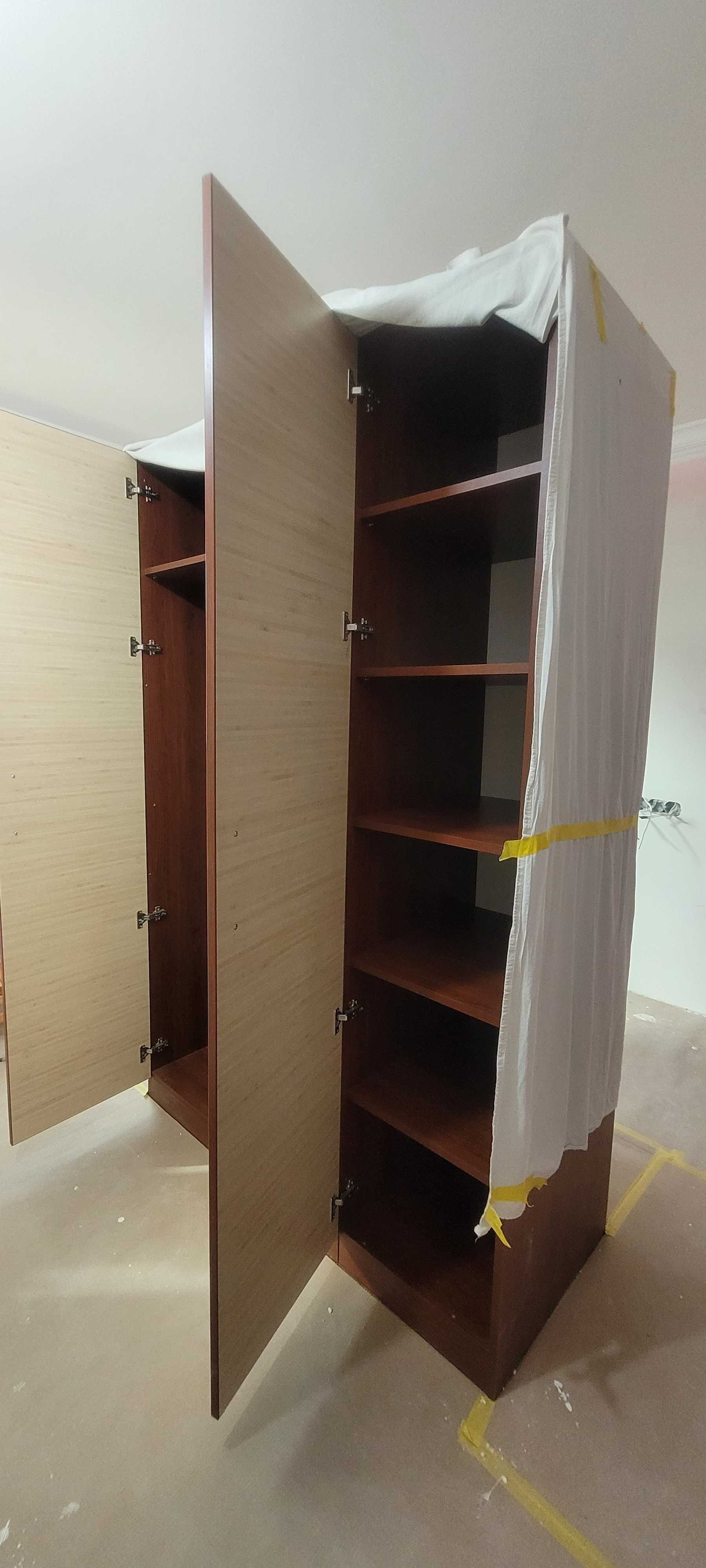 Спалня с нощни шкафчета за матрак 180/200, гардероб и скрин