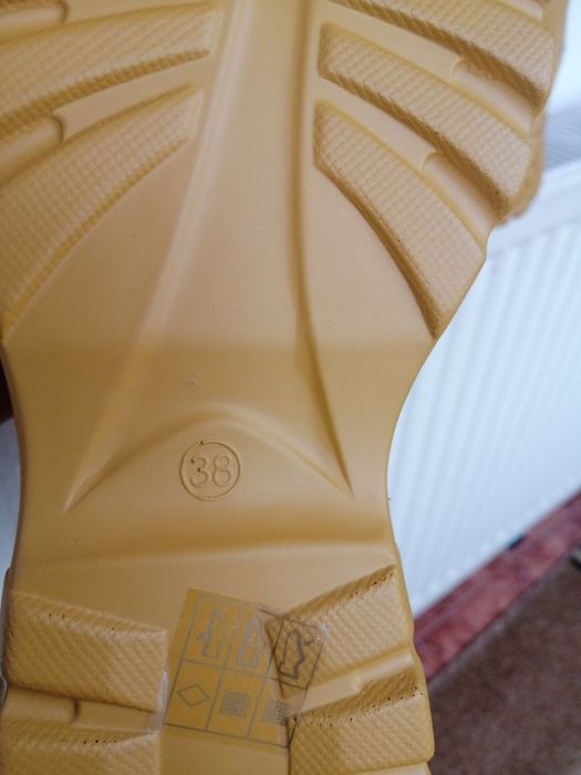 Vând adidași mărimea 38