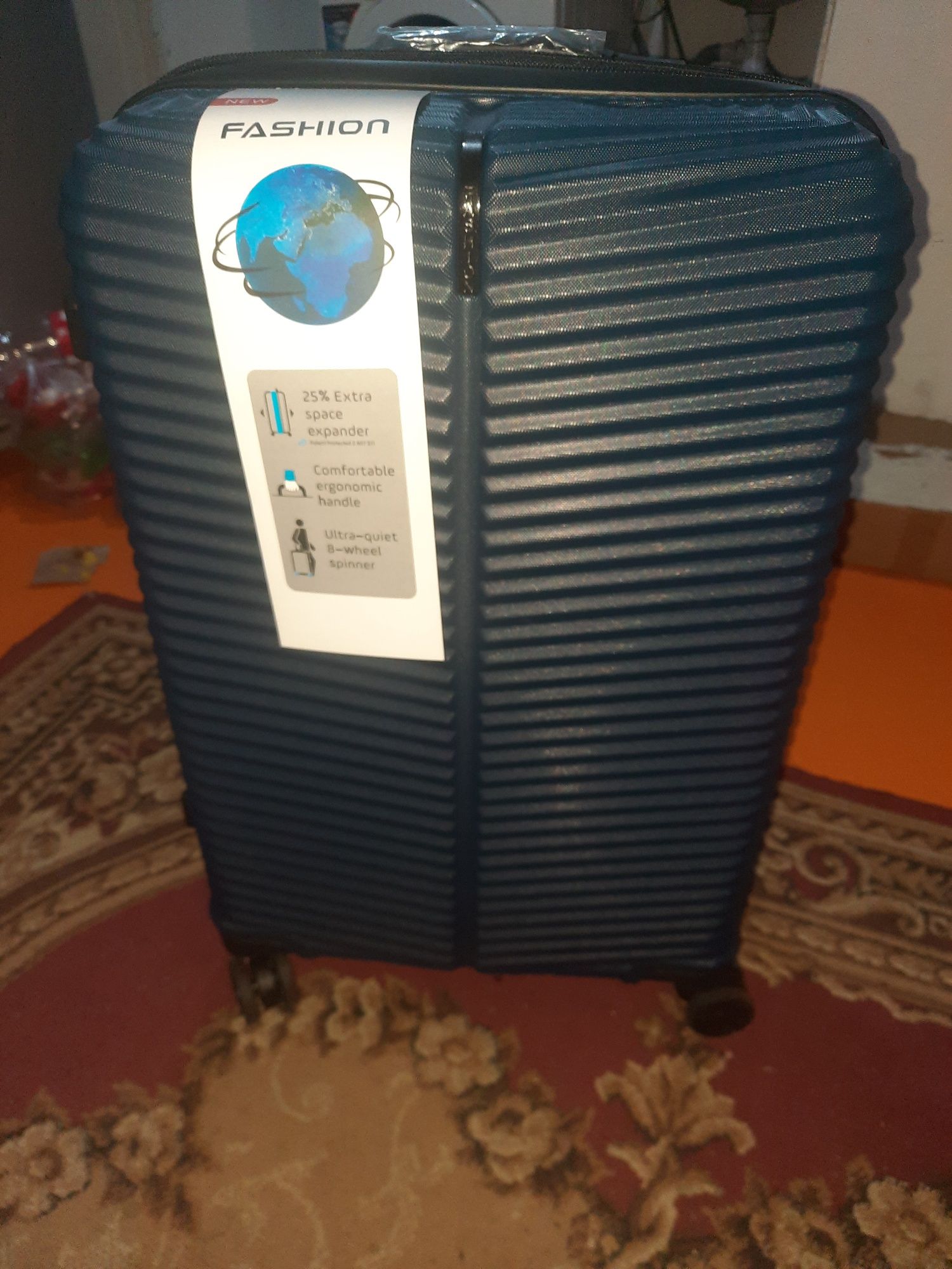 Продам новые Чемоданы