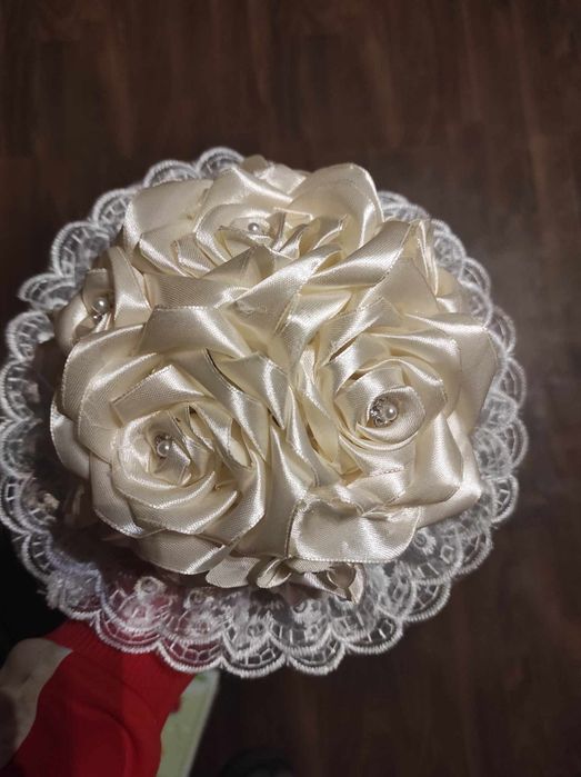 Aranjamente florale din satin