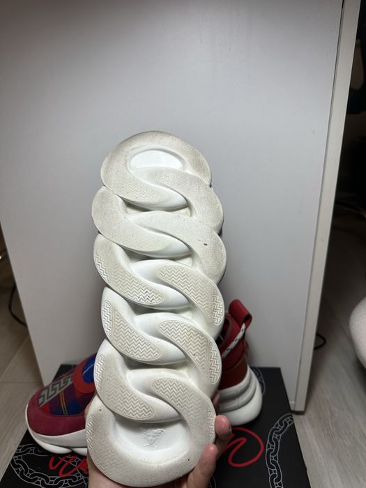 Versace chain reaction