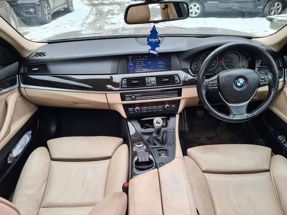 BMW F11 520D 184кс xenon теглич панорама ръчка НА ЧАСТИ !