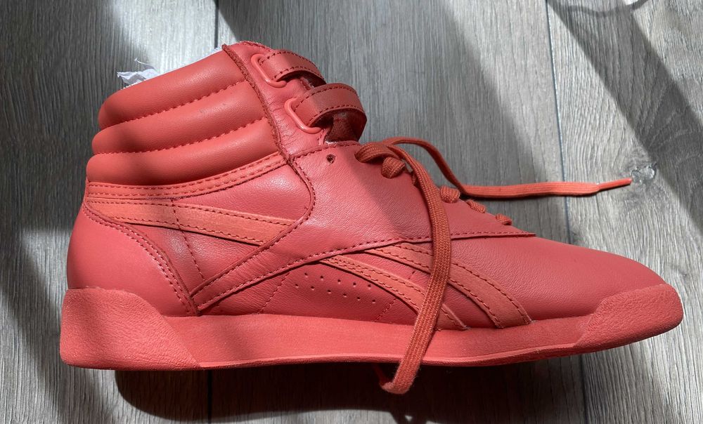 Чисто нови спортни обувки - дамски REEBOK