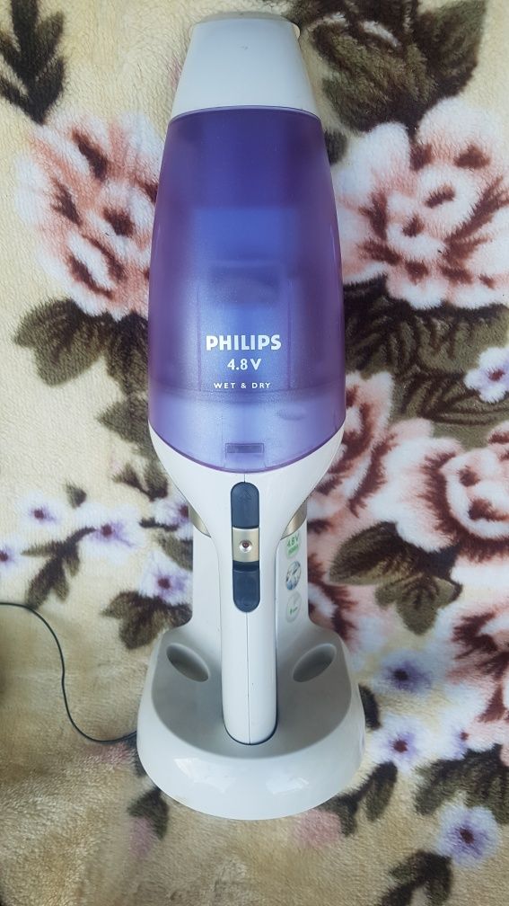 Aspirator Philips cu acumulator