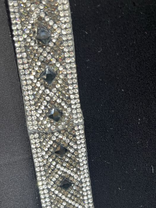 Абая двойка тошлари тикилган куйлаги ичида