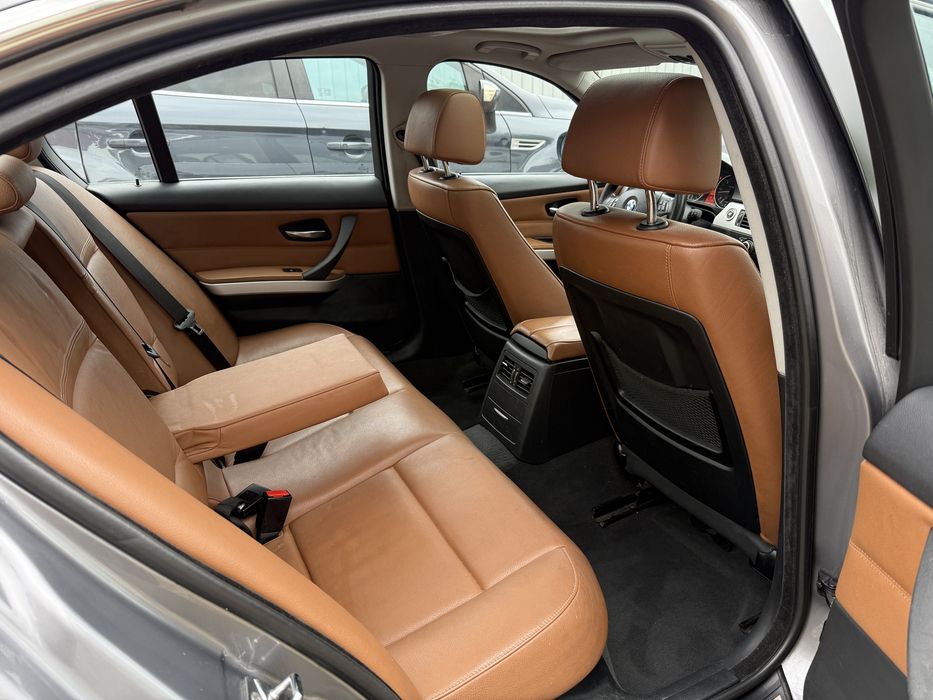 BMW E90 330 XD fab.2009 *** FACELIFT *** FULL EXTRASE *** ADUS AZI