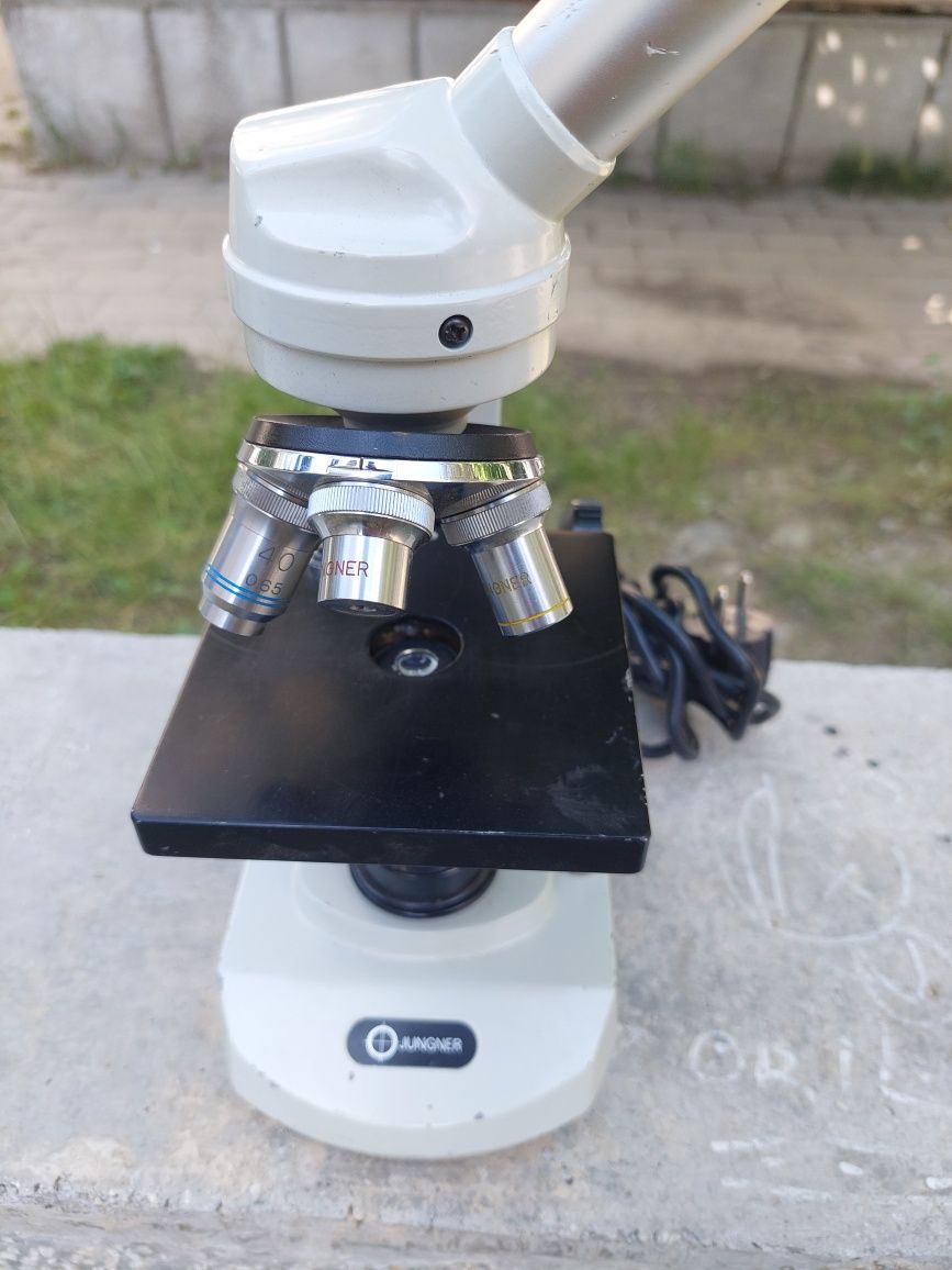 Microscop laborator