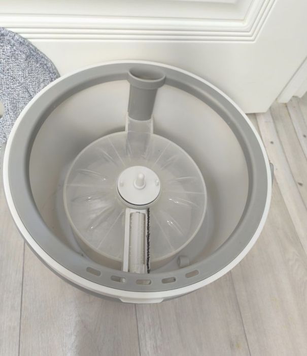 Продается вращающаяся швабра.Отличного качества.Цена 3500т.