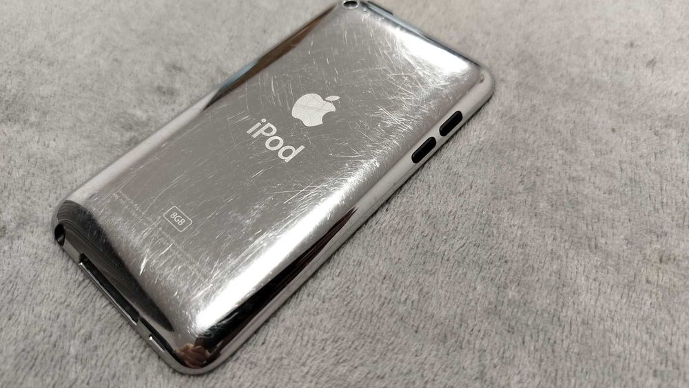 Apple iPod touch 4th generation 8 Gb White