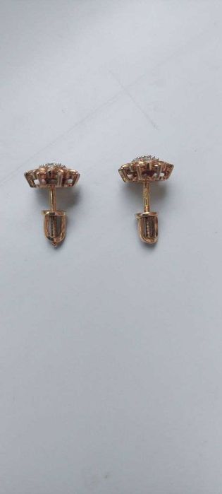 Продаются золотые серьги