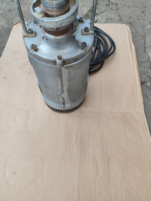 Трифазна потапяща водна помпа Бибо