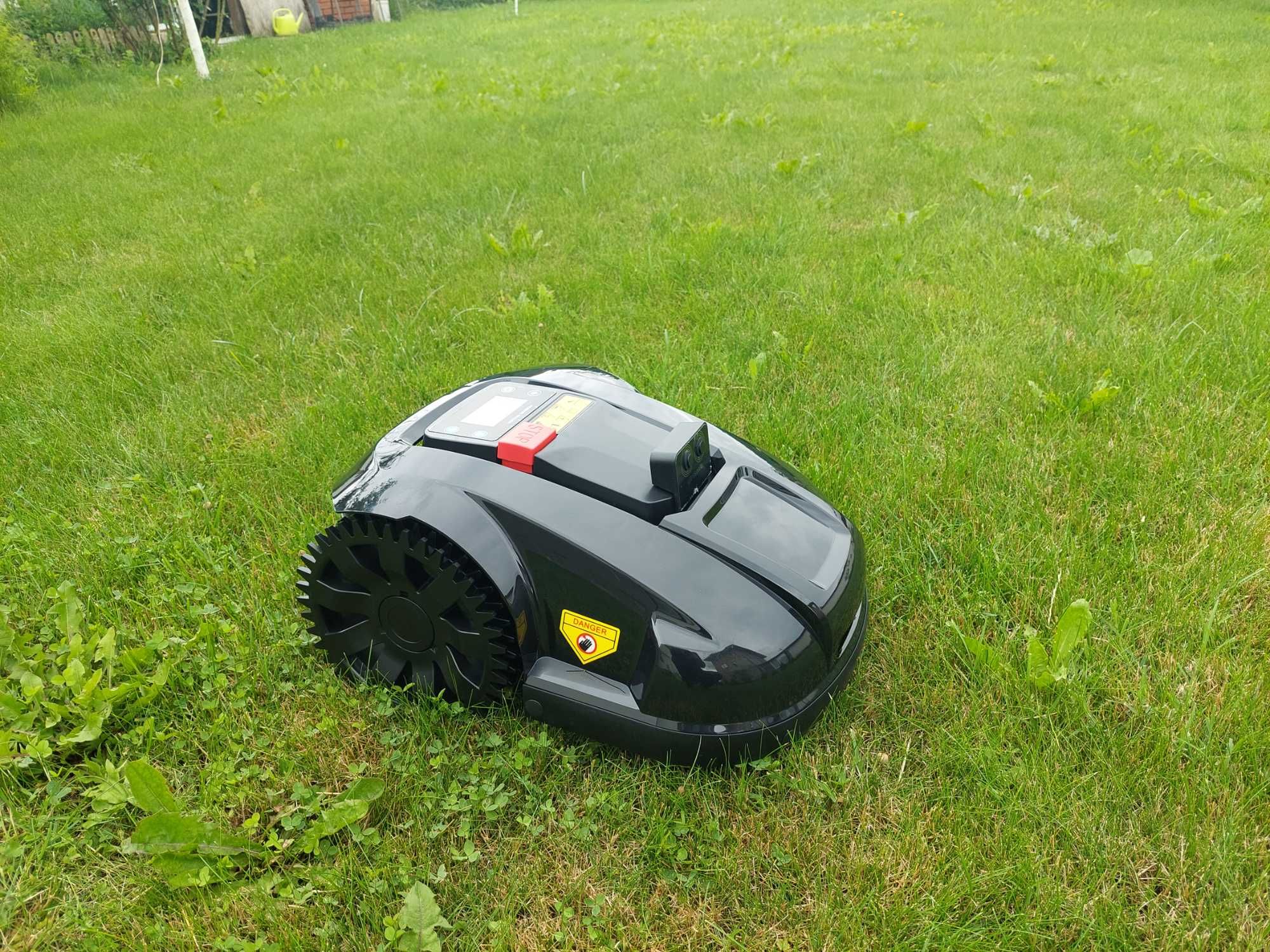 Компактна SMART косачка робот трева с мощна акумулаторна батерия смарт