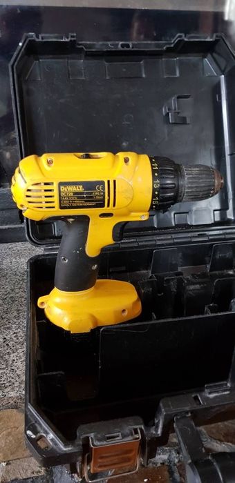 Винтоверт Dewalt DC728