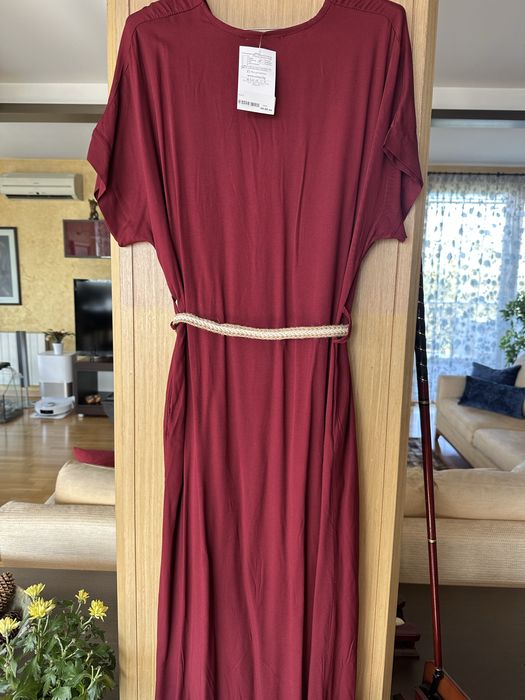 Рокля бордо с плетен колан