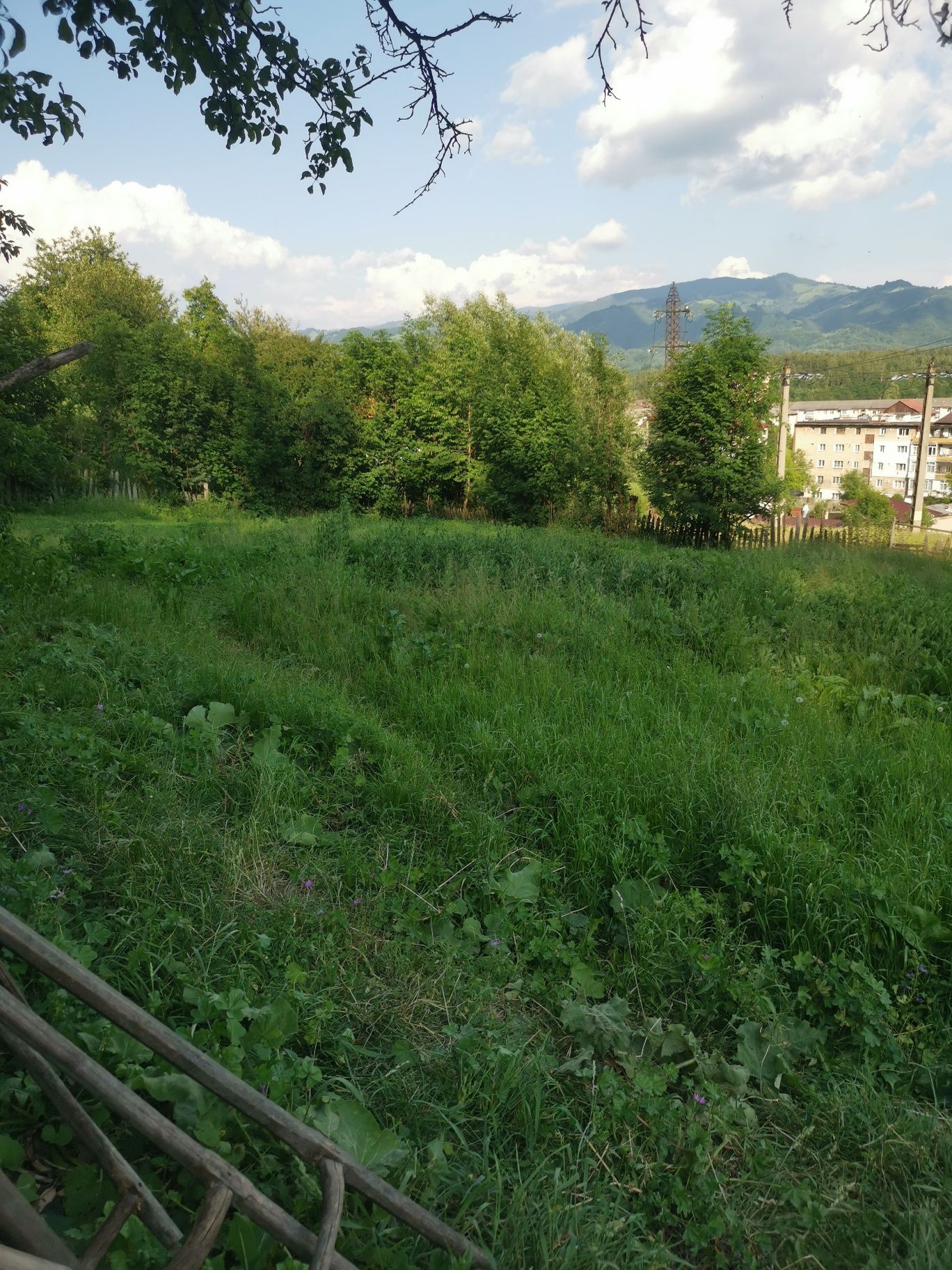 Vând teren intravilan în suprafață de 860mp