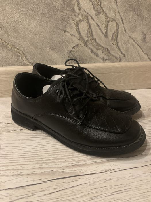 Женские черные туфли