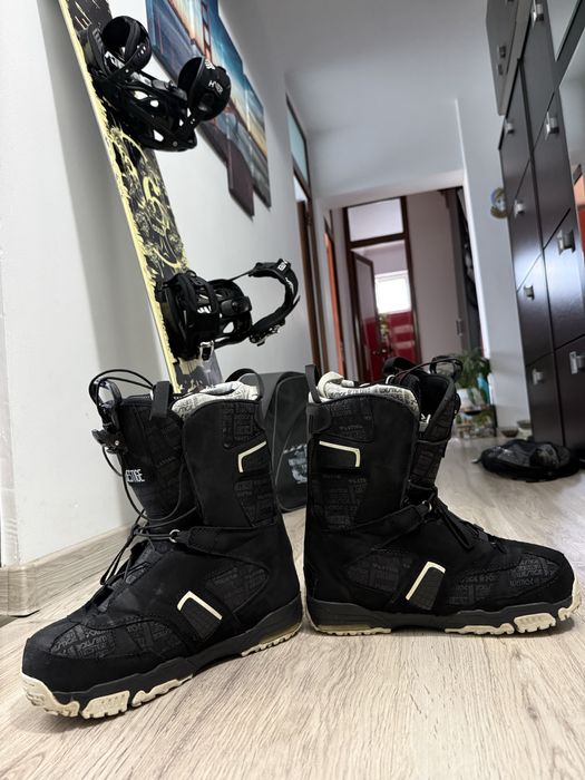 Vand o pereche boots pentru placa snow ,mar.41 in stare foarte buna