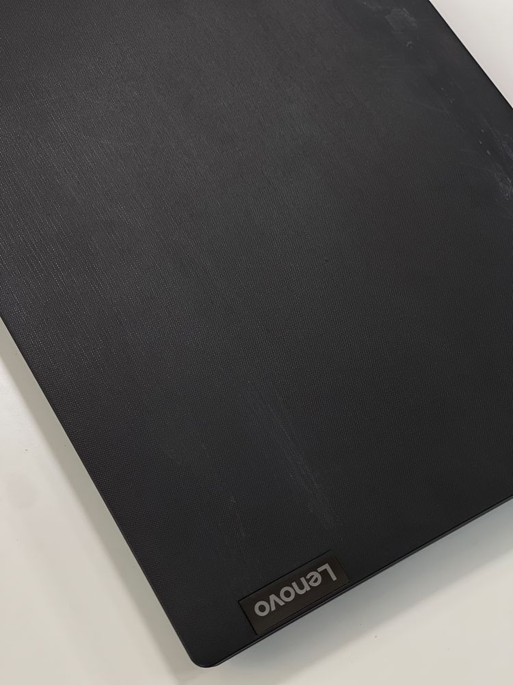 Продается ноутбук Lenovo V14